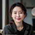 尤物视频生活方式频道主编王晓宇，休闲专业形象照，气质温暖亲切